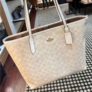 Coach signature city tote bag
